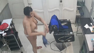 Big Boobs Aunty Changing Dress In Parlour Captured